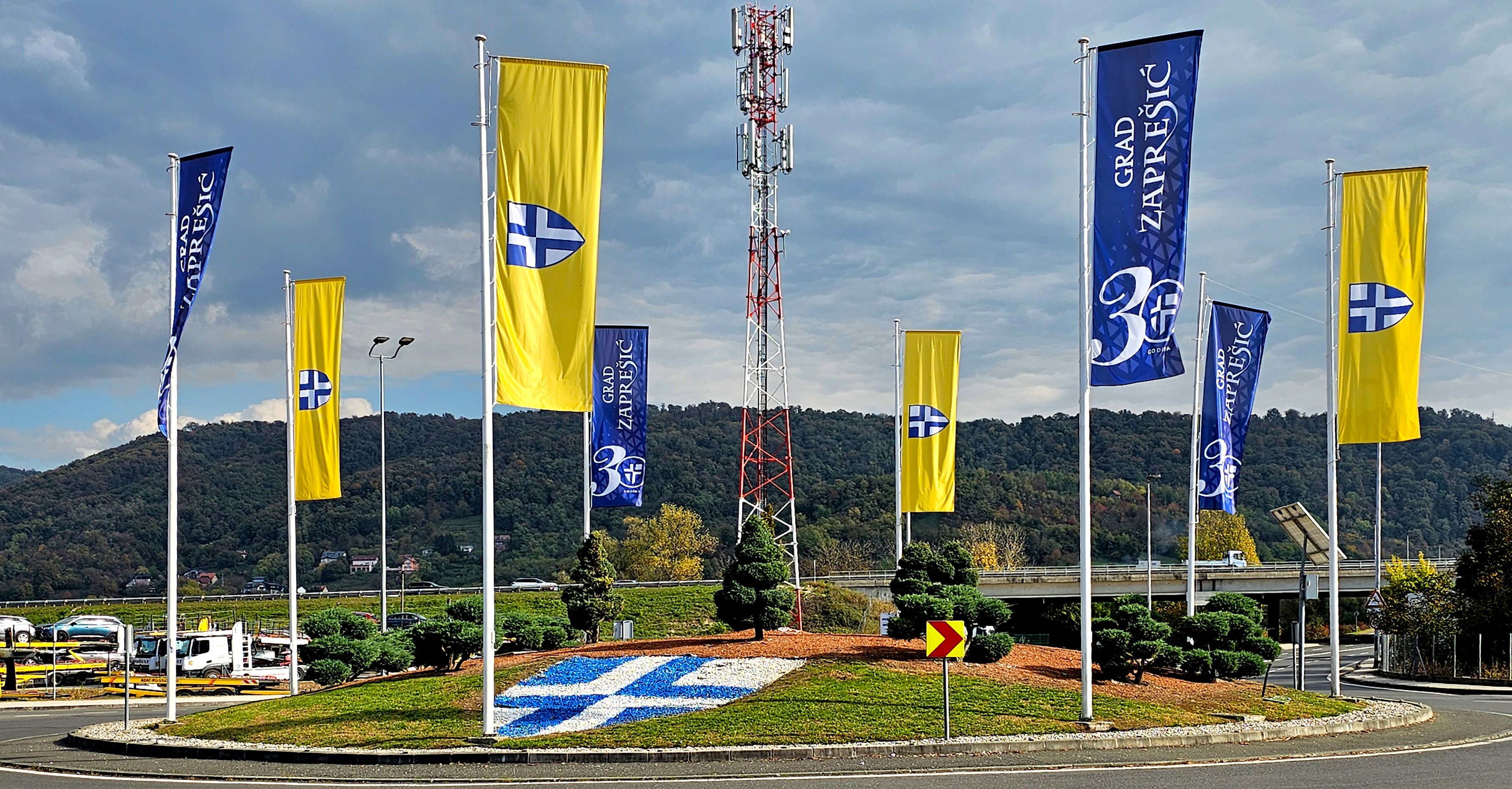 Reklamne zastave za jarbole, tunel na vrhu, karabineri bočno - slika 1
